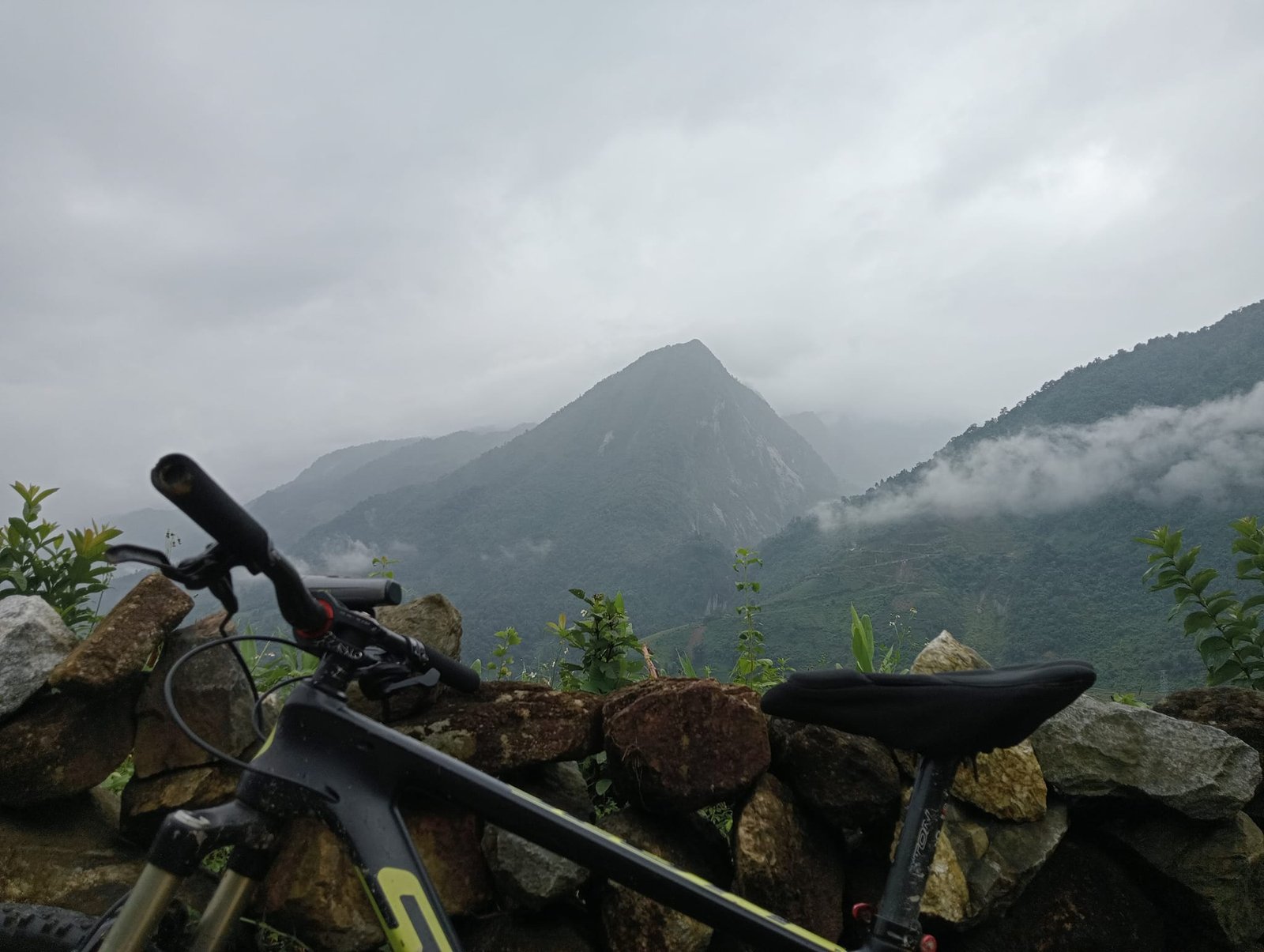 Northeast Vietnam Cycle Tour Ba Be, Cao Bang, Lang Son 5 Days